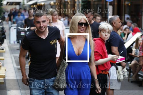 Amsterdam 27 juli 2019
Maron Hill heeft surprise etentje met vrienden georganiseers bij restaurant Genroku voor zijn zwangere vriendin Samantha de Jong ( Barbie)