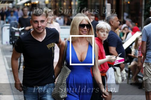 Amsterdam 27 juli 2019
Maron Hill heeft surprise etentje met vrienden georganiseers bij restaurant Genroku voor zijn zwangere vriendin Samantha de Jong ( Barbie)