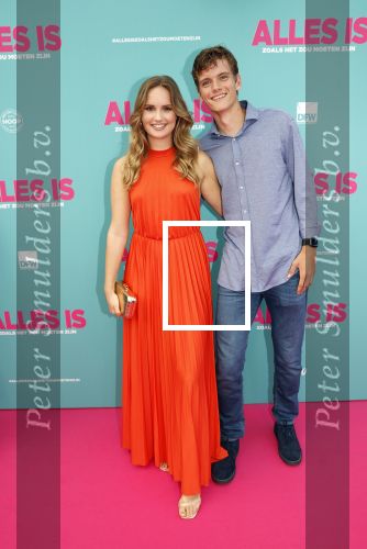 Amsterdam 29 juli 2020
Premiere alles is zoals het zou moeten zijn in euroscoop, De film is naar een boek van Daphne Deckers. Daphne kwam met haar man Richard Krajicek hun kinderen Emma en Alec en de vriendin van Alec