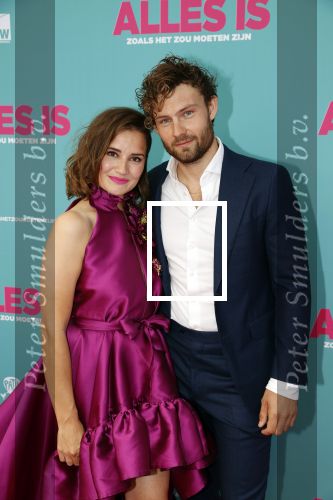 Amsterdam 29 juli 2020
Premiere alles is zoals het zou moeten zijn in euroscoop, De film is naar een boek van Daphne Deckers. Barbara Sloesen kwam met haar vriend en haar ouders