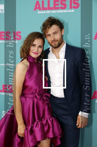 Amsterdam 29 juli 2020
Premiere alles is zoals het zou moeten zijn in euroscoop, De film is naar een boek van Daphne Deckers. Barbara Sloesen kwam met haar vriend en haar ouders