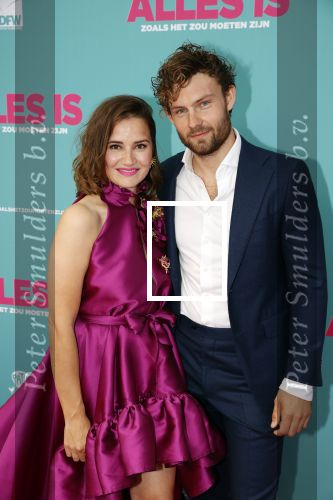Amsterdam 29 juli 2020
Premiere alles is zoals het zou moeten zijn in euroscoop, De film is naar een boek van Daphne Deckers. Barbara Sloesen kwam met haar vriend en haar ouders
