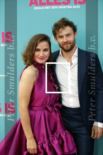 Amsterdam 29 juli 2020
Premiere alles is zoals het zou moeten zijn in euroscoop, De film is naar een boek van Daphne Deckers. Barbara Sloesen kwam met haar vriend en haar ouders