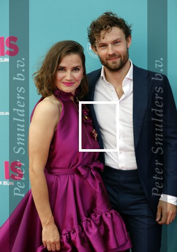 Amsterdam 29 juli 2020
Premiere alles is zoals het zou moeten zijn in euroscoop, De film is naar een boek van Daphne Deckers. Barbara Sloesen kwam met haar vriend en haar ouders
