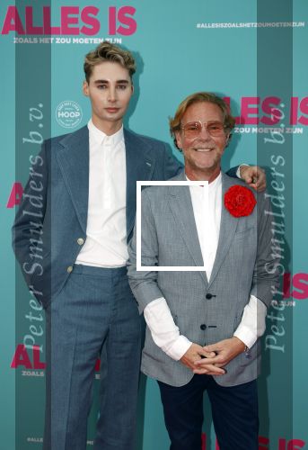 Amsterdam 29 juli 2020
Premiere alles is zoals het zou moeten zijn in euroscoop, De film is naar een boek van Daphne Deckers. Bastiaan v Schaik met zijn nieuwe vriend Bennet
