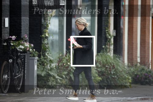 Amsterdam 26 juli 2020
Bridget Maasland in de regen op straat