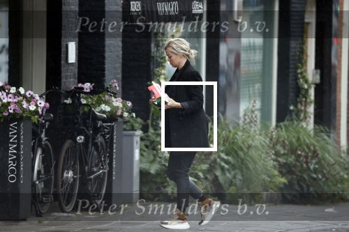 Amsterdam 26 juli 2020
Bridget Maasland in de regen op straat