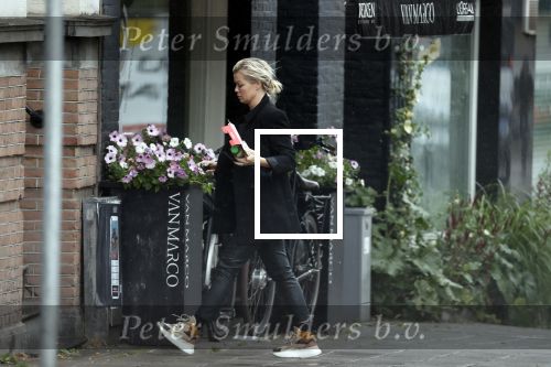 Amsterdam 26 juli 2020
Bridget Maasland in de regen op straat