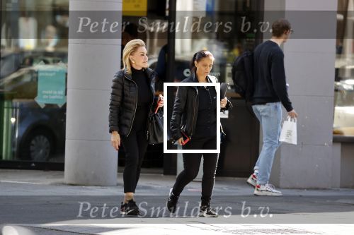 Amsterdam 11 juli 2020
Connie Witteman en Constanza Breukhoven winkelen met de biro