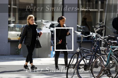 Amsterdam 11 juli 2020
Connie Witteman en Constanza Breukhoven winkelen met de biro