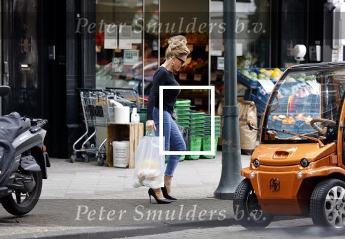 Amsterdam 22 juli 2020
Connie Witteman doet boodschappen met haar Biro CCCC karretje