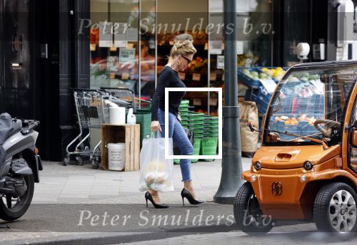 Amsterdam 22 juli 2020
Connie Witteman doet boodschappen met haar Biro CCCC karretje