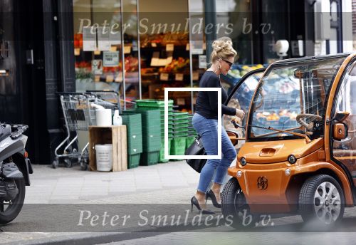 Amsterdam 22 juli 2020
Connie Witteman doet boodschappen met haar Biro CCCC karretje