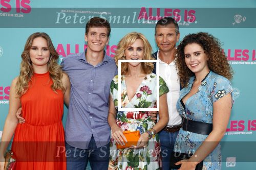 Amsterdam 29 juli 2020
Premiere alles is zoals het zou moeten zijn in euroscoop, De film is naar een boek van Daphne Deckers. Daphne kwam met haar man Richard Krajicek hun kinderen Emma en Alec en de vriendin van Alec
