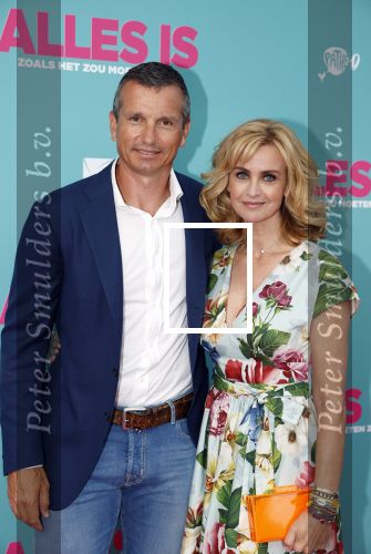 Amsterdam 29 juli 2020
Premiere alles is zoals het zou moeten zijn in euroscoop, De film is naar een boek van Daphne Deckers. Daphne kwam met haar man Richard Krajicek hun kinderen Emma en Alec en de vriendin van Alec