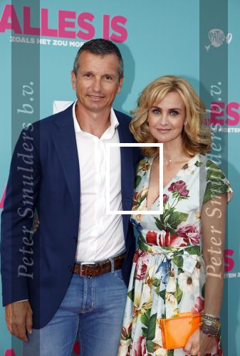 Amsterdam 29 juli 2020
Premiere alles is zoals het zou moeten zijn in euroscoop, De film is naar een boek van Daphne Deckers. Daphne kwam met haar man Richard Krajicek hun kinderen Emma en Alec en de vriendin van Alec