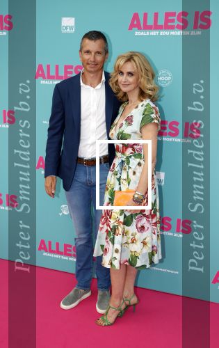 Amsterdam 29 juli 2020
Premiere alles is zoals het zou moeten zijn in euroscoop, De film is naar een boek van Daphne Deckers. Daphne kwam met haar man Richard Krajicek hun kinderen Emma en Alec en de vriendin van Alec
