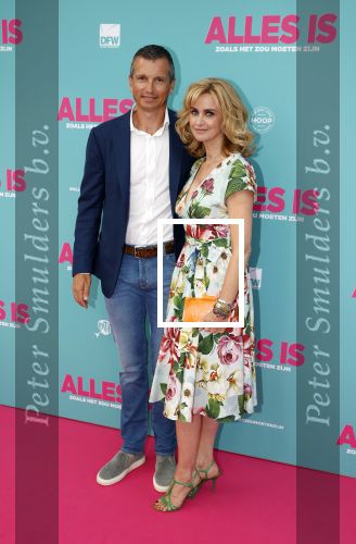 Amsterdam 29 juli 2020
Premiere alles is zoals het zou moeten zijn in euroscoop, De film is naar een boek van Daphne Deckers. Daphne kwam met haar man Richard Krajicek hun kinderen Emma en Alec en de vriendin van Alec