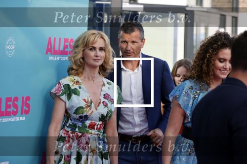Amsterdam 29 juli 2020
Premiere alles is zoals het zou moeten zijn in euroscoop, De film is naar een boek van Daphne Deckers. Daphne kwam met haar man Richard Krajicek hun kinderen Emma en Alec en de vriendin van Alec