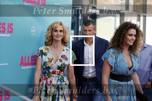 Amsterdam 29 juli 2020
Premiere alles is zoals het zou moeten zijn in euroscoop, De film is naar een boek van Daphne Deckers. Daphne kwam met haar man Richard Krajicek hun kinderen Emma en Alec en de vriendin van Alec