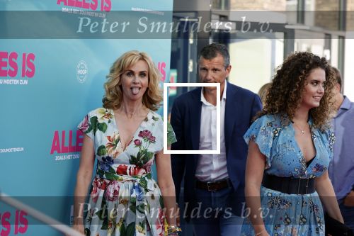 Amsterdam 29 juli 2020
Premiere alles is zoals het zou moeten zijn in euroscoop, De film is naar een boek van Daphne Deckers. Daphne kwam met haar man Richard Krajicek hun kinderen Emma en Alec en de vriendin van Alec