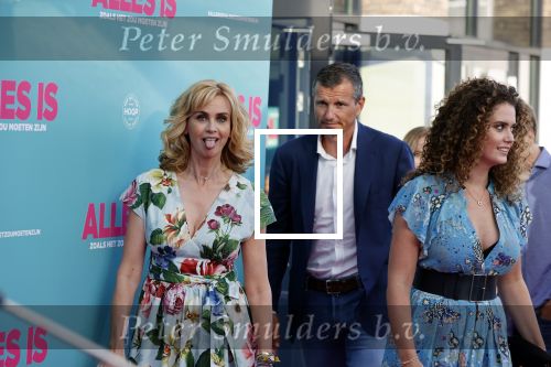 Amsterdam 29 juli 2020
Premiere alles is zoals het zou moeten zijn in euroscoop, De film is naar een boek van Daphne Deckers. Daphne kwam met haar man Richard Krajicek hun kinderen Emma en Alec en de vriendin van Alec