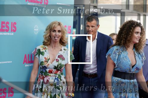 Amsterdam 29 juli 2020
Premiere alles is zoals het zou moeten zijn in euroscoop, De film is naar een boek van Daphne Deckers. Daphne kwam met haar man Richard Krajicek hun kinderen Emma en Alec en de vriendin van Alec