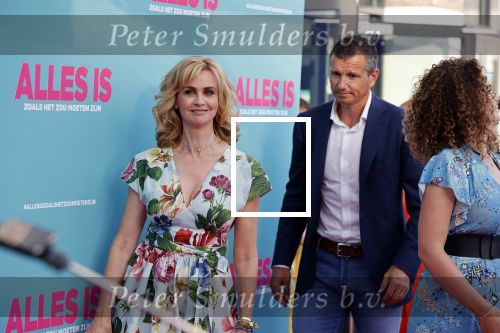 Amsterdam 29 juli 2020
Premiere alles is zoals het zou moeten zijn in euroscoop, De film is naar een boek van Daphne Deckers. Daphne kwam met haar man Richard Krajicek hun kinderen Emma en Alec en de vriendin van Alec