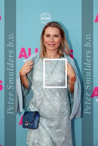 Amsterdam 29 juli 2020
Premiere alles is zoals het zou moeten zijn in euroscoop, De film is naar een boek van Daphne Deckers. Elle v Rijn kwam met een vriendin