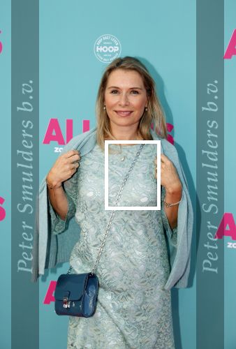 Amsterdam 29 juli 2020
Premiere alles is zoals het zou moeten zijn in euroscoop, De film is naar een boek van Daphne Deckers. Elle v Rijn kwam met een vriendin