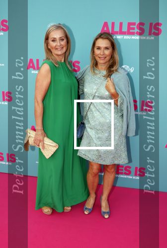 Amsterdam 29 juli 2020
Premiere alles is zoals het zou moeten zijn in euroscoop, De film is naar een boek van Daphne Deckers. Elle v Rijn kwam met een vriendin
