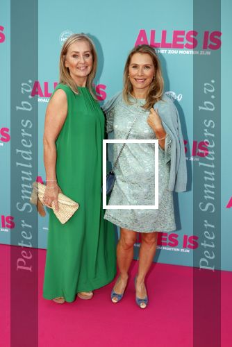 Amsterdam 29 juli 2020
Premiere alles is zoals het zou moeten zijn in euroscoop, De film is naar een boek van Daphne Deckers. Elle v Rijn kwam met een vriendin