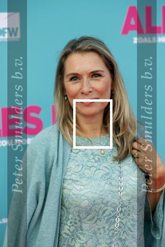 Amsterdam 29 juli 2020
Premiere alles is zoals het zou moeten zijn in euroscoop, De film is naar een boek van Daphne Deckers. Elle v Rijn kwam met een vriendin