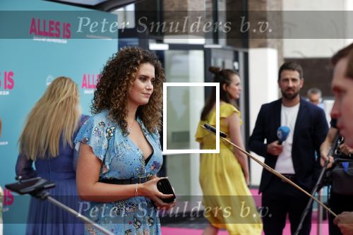 Amsterdam 29 juli 2020
Premiere alles is zoals het zou moeten zijn in euroscoop, De film is naar een boek van Daphne Deckers. Daphne kwam met haar man Richard Krajicek hun kinderen Emma en Alec en de vriendin van Alec