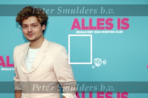 Amsterdam 29 juli 2020
Premiere alles is zoals het zou moeten zijn in euroscoop, De film is naar een boek van Daphne Deckers. Holly Brood kwam met vriend Soy Kroon
