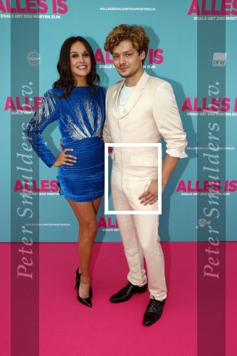 Amsterdam 29 juli 2020
Premiere alles is zoals het zou moeten zijn in euroscoop, De film is naar een boek van Daphne Deckers. Holly Brood kwam met vriend Soy Kroon