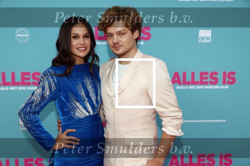 Amsterdam 29 juli 2020
Premiere alles is zoals het zou moeten zijn in euroscoop, De film is naar een boek van Daphne Deckers. Holly Brood kwam met vriend Soy Kroon