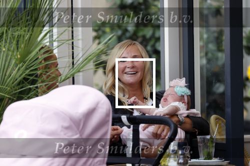 Amsterdam 24/25 juli 2020
Jaimy v Lent met haar baby/dochter op terras bij Joffers