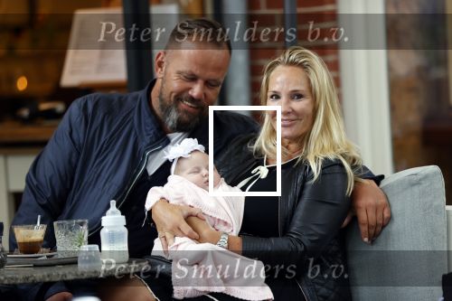 Amsterdam 24/25 juli 2020
Jaimy v Lent met haar baby/dochter en partner  op terras bij Joffers