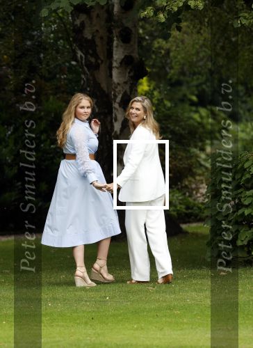 Den Haag  17 juli 2020
Koninklijk fotouurtje in de tuin van Huis ten Bosch . Vanwege corona was er veel minder pers uitgenodigd dan andere jaren. Aanwezig koning Willem Alexander Koningina Maxima en de prinsessen Amalia Alexia en Ariane .