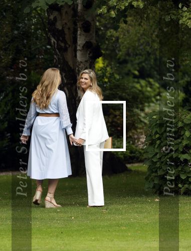 Den Haag  17 juli 2020
Koninklijk fotouurtje in de tuin van Huis ten Bosch . Vanwege corona was er veel minder pers uitgenodigd dan andere jaren. Aanwezig koning Willem Alexander Koningina Maxima en de prinsessen Amalia Alexia en Ariane .