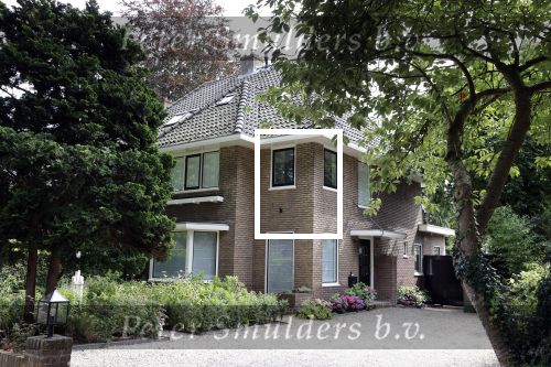 Huizen 25 juli 2020
Leontine Borsato met interieur designer Olga Wintermans bij haar nieuw huis .