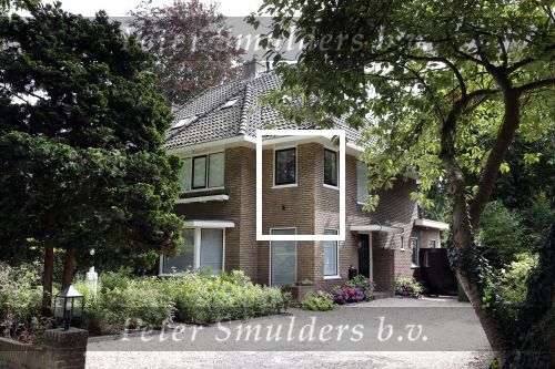 Huizen 25 juli 2020
Leontine Borsato met interieur designer Olga Wintermans bij haar nieuw huis .