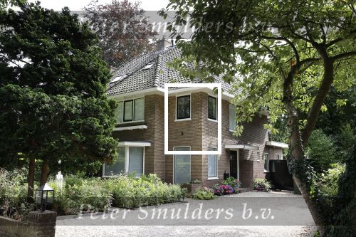 Huizen 25 juli 2020
Leontine Borsato met interieur designer Olga Wintermans bij haar nieuw huis .