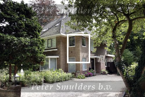 Huizen 25 juli 2020
Leontine Borsato met interieur designer Olga Wintermans bij haar nieuw huis .