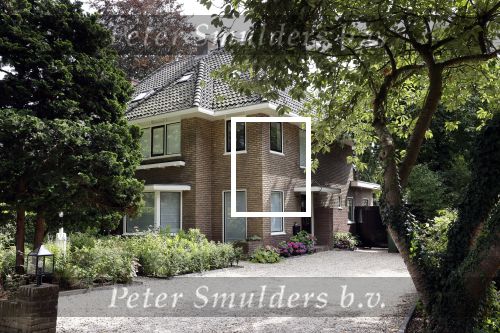 Huizen 25 juli 2020
Leontine Borsato met interieur designer Olga Wintermans bij haar nieuw huis .