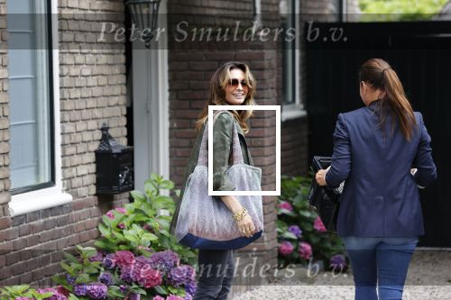 Huizen 25 juli 2020
Leontine Borsato met interieur designer Olga Wintermans bij haar nieuw huis .