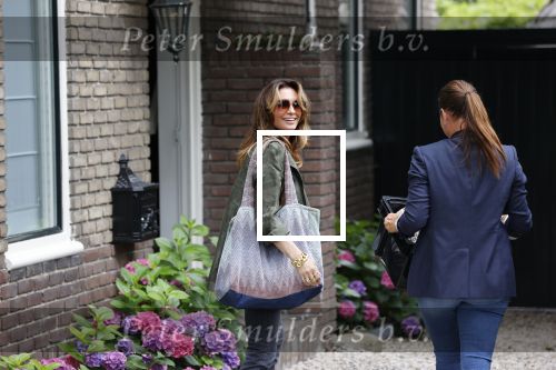 Huizen 25 juli 2020
Leontine Borsato met interieur designer Olga Wintermans bij haar nieuw huis .