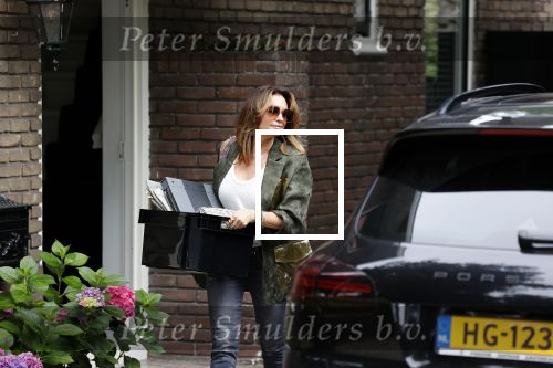 Huizen 25 juli 2020
Leontine Borsato met interieur designer Olga Wintermans bij haar nieuw huis .