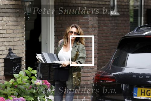 Huizen 25 juli 2020
Leontine Borsato met interieur designer Olga Wintermans bij haar nieuw huis .